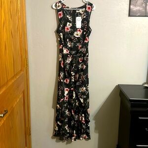 Mizukai hi-lo women’s dress.  Size large. Black with floral design